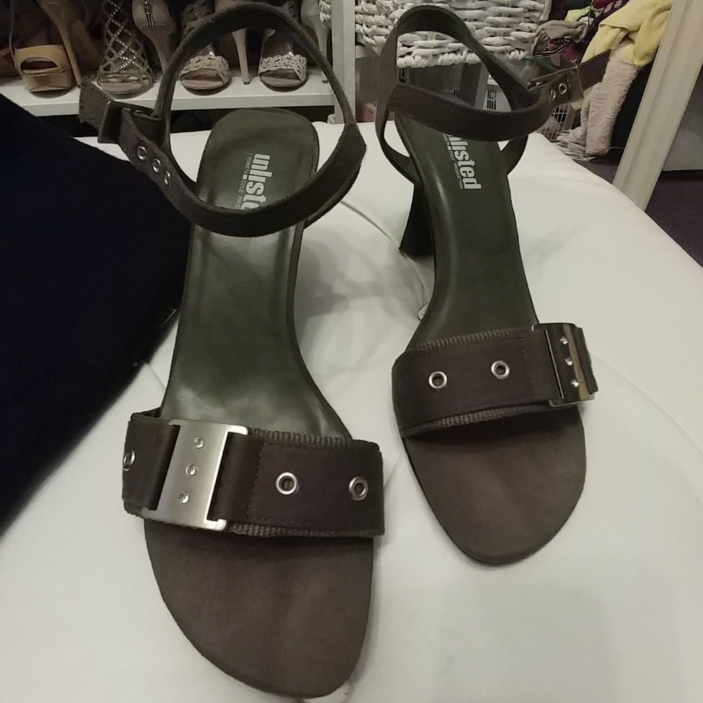 Kenneth Cole unlisted heels
